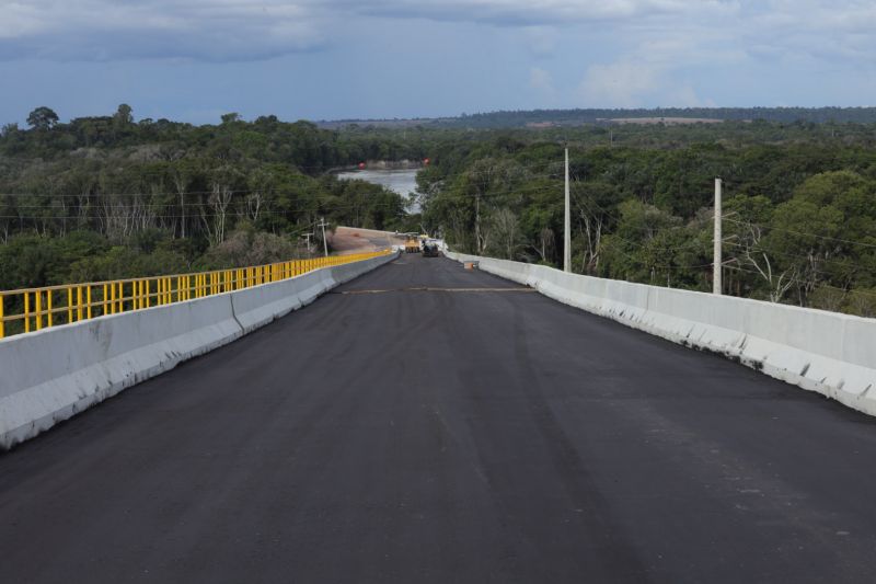  Ponte sobre o Alto Rio Capim, na Rodovia PA-256, que liga os municípios de Ipixuna do Pará e Paragominas, no nordeste paraense <div class='credito_fotos'>Foto: Alex Ribeiro / Ag. Pará   |   <a href='/midias/2025/originais/22725_2f511f09-6519-ee77-c3db-1e1f2286137d.jpg' download><i class='fa-solid fa-download'></i> Download</a></div>