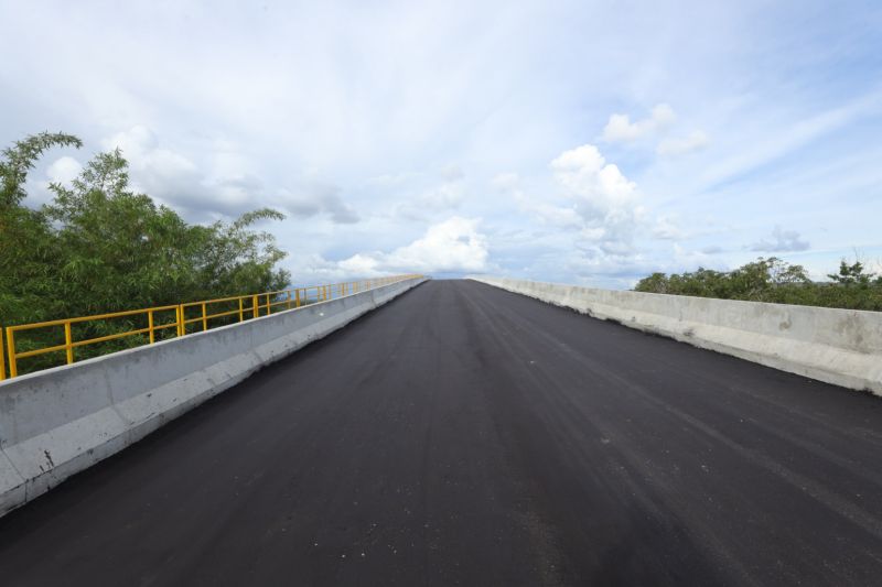  Ponte sobre o Alto Rio Capim, na Rodovia PA-256, que liga os municípios de Ipixuna do Pará e Paragominas, no nordeste paraense <div class='credito_fotos'>Foto: Alex Ribeiro / Ag. Pará   |   <a href='/midias/2025/originais/22725_530f03d1-7934-124a-e992-9f532825d342.jpg' download><i class='fa-solid fa-download'></i> Download</a></div>