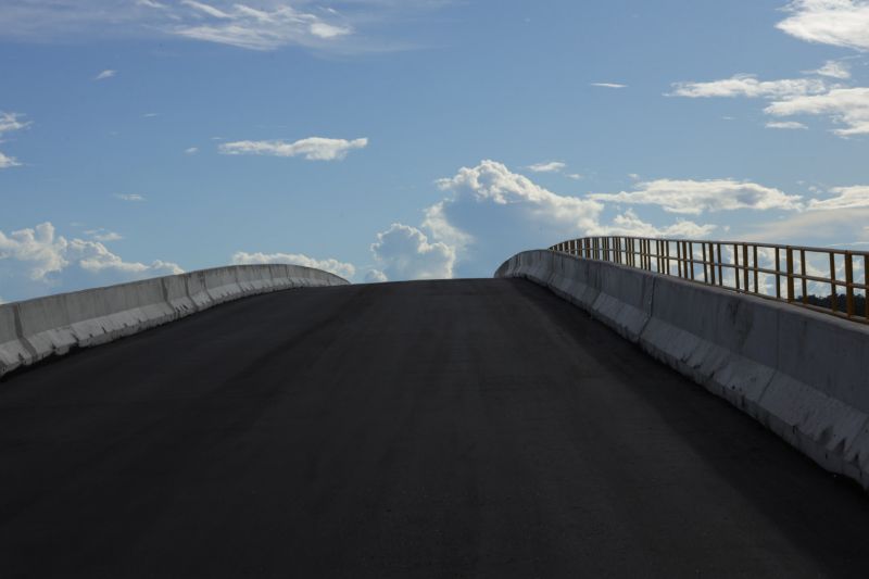  Ponte sobre o Alto Rio Capim, na Rodovia PA-256, que liga os municípios de Ipixuna do Pará e Paragominas, no nordeste paraense <div class='credito_fotos'>Foto: Alex Ribeiro / Ag. Pará   |   <a href='/midias/2025/originais/22725_9748a69a-67ec-2bab-2f40-3c67c98f8ab4.jpg' download><i class='fa-solid fa-download'></i> Download</a></div>