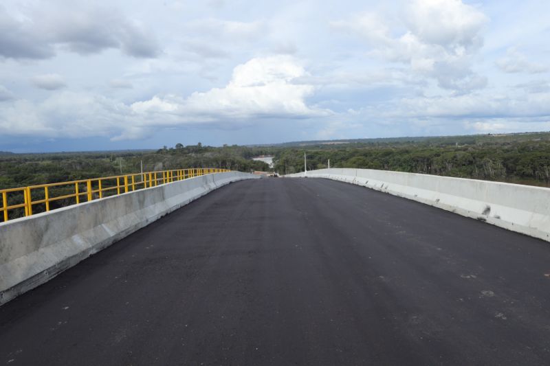  Ponte sobre o Alto Rio Capim, na Rodovia PA-256, que liga os municípios de Ipixuna do Pará e Paragominas, no nordeste paraense <div class='credito_fotos'>Foto: Alex Ribeiro / Ag. Pará   |   <a href='/midias/2025/originais/22725_a9000025-bd76-ef39-f2c9-3b3c1d7fbd37.jpg' download><i class='fa-solid fa-download'></i> Download</a></div>