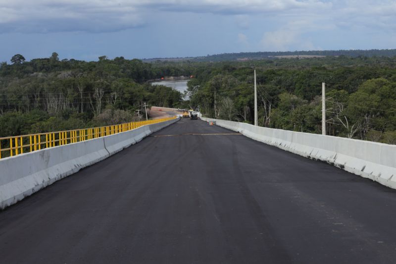  Ponte sobre o Alto Rio Capim, na Rodovia PA-256, que liga os municípios de Ipixuna do Pará e Paragominas, no nordeste paraense <div class='credito_fotos'>Foto: Alex Ribeiro / Ag. Pará   |   <a href='/midias/2025/originais/22725_bdcc008d-8aad-ee32-a73e-50aee2e9a579.jpg' download><i class='fa-solid fa-download'></i> Download</a></div>