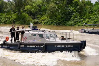 notícia: Grupamento Fluvial promove instrução de conduta para tiro embarcado em lanchas blindadas