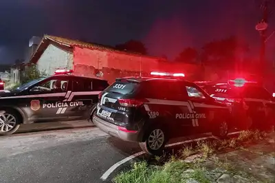 notícia: Polícia Civil prende mulher em flagrante por posse ilegal de arma de fogo durante Operação Muralha