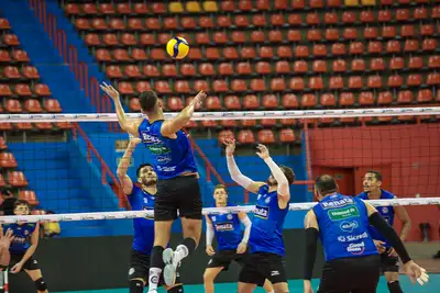 notícia: Vôlei Renata e Sada Cruzeiro treinam visando o confronto de sábado, no Mangueirinho, em Belém