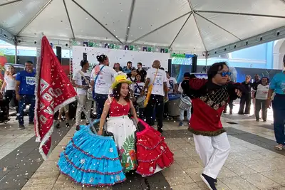 notícia: Bateria das Crias do Curro Velho arrastam foliões no 'Bloquinho Inclusão Folia'