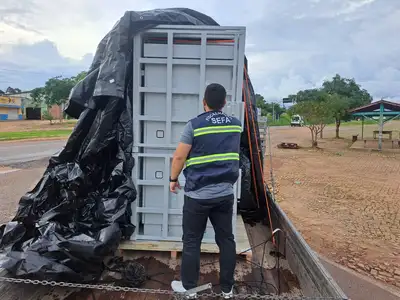 notícia: Sefa apreende 43 toneladas de sucata de ferro, equipamentos eletrônicos e 10.000 cabos de vassoura