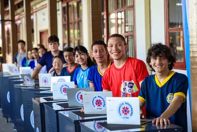 galeria: Governo entrega mais de mil notebooks para escolas estaduais, em Santarém