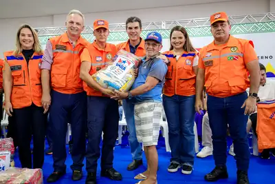 notícia: Governo do Pará entrega mais de seis mil cestas de alimento para famílias de Altamira