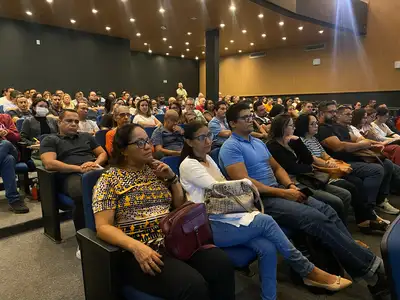 notícia: Secretaria de Educação promove aperfeiçoamento de educadores em Língua Portuguesa e Matemática