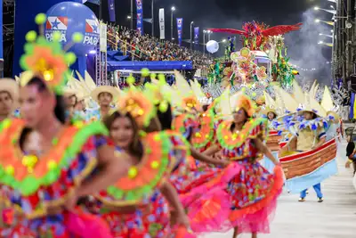 notícia: Em grande estilo com enredos amazônicos, Escolas de Samba encerram desfile em Belém