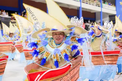 notícia: Em grande estilo com enredos amazônicos, Escolas de Samba encerram desfile em Belém