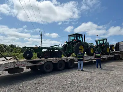 notícia: Sefa apreende na Transamazônica dois tratores avaliados em mais de R$ 1 milhão