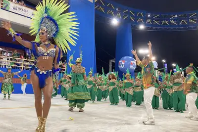 notícia: Em grande estilo com enredos amazônicos, Escolas de Samba encerram desfile em Belém