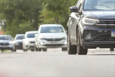 notícia: Até o dia 5 de maio, há descontos no IPVA para veículos com finais de placas 75 a 95  
