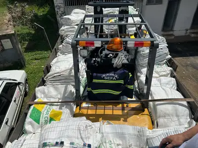 notícia: Sefa apreende empilhadeira escondida em meio a embalagens de nylon