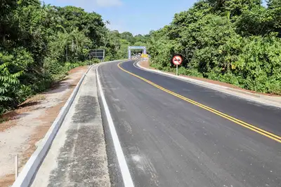 notícia: Pavimentação da PA-220, a Transmaú, entra na fase final e amplia a integração no nordeste do Pará
