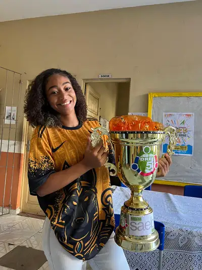 notícia: ‘Tocha do Conhecimento’ inspira estudantes para o Saeb 2025 em 18 escolas estaduais