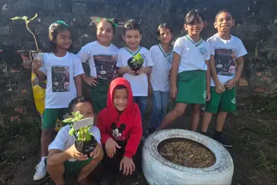 notícia: Alunos de escola estadual e moradores de Ananindeua transformam terreno abandonado em jardim comunitário