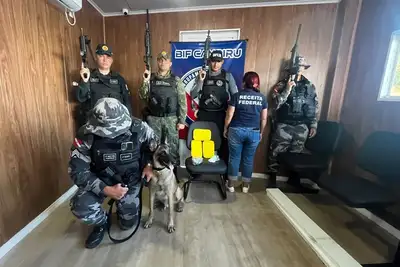 notícia: Ação da Base Candiru apreende mais de 3,800 kg de drogas e prende suspeito de homicídio