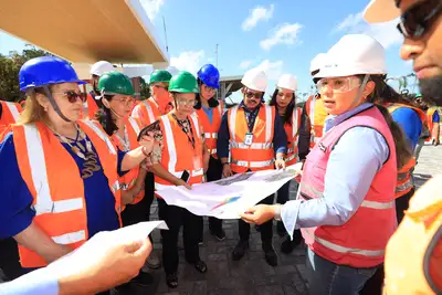 notícia: Engenheiros e arquitetos da Cohab visitam obras do Parque da Cidade