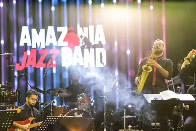 notícia: Amazônia Jazz Band se apresenta no encerramento da Quermesse Mariana