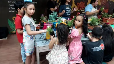 notícia: Feira do Chocolate oferece espaço ao público infantil e alia brincadeira com conhecimento