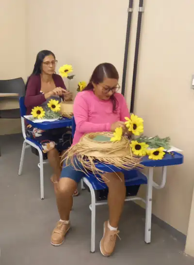 notícia: Sedeme promove cursos de arranjos florais e tapetes de retalhos na Usina da Paz de Marituba e Cabanagem