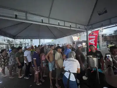 notícia: Distribuição gratuita de açaí com peixe frito marca o início do Festival Açaí Pará em Belém