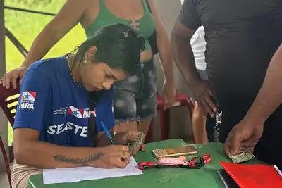 notícia: Governo do Estado entrega benefício eventual para famílias na Ilha de Mosqueiro em Belém