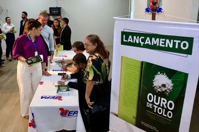 notícia: Livro “Ouro de tolo” foi lançado hoje na Universidade do Estado do Pará 