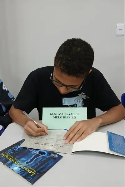 notícia: Estudantes de escola estadual de tempo integral escrevem livro sobre lendas e assombrações