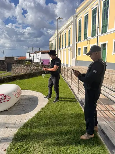 notícia: Ação rápida da Polícia Civil identifica trio que pichou área histórica de Belém