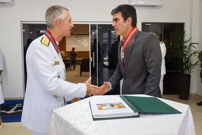notícia: Governador do Pará recebe da Marinha a Medalha da Ordem do Mérito Naval