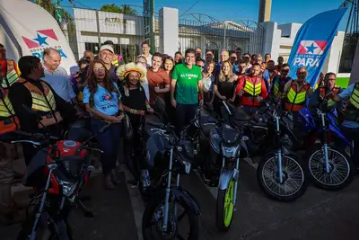 notícia: Em Altamira, Governo do Pará entrega de motocicletas do programa 'CredCidadão Mototaxista Pai D’Égua'