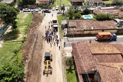 notícia: Em Mosqueiro, vice-governadora Hana Ghassan visita obras de asfalto da COP30 e participa da entrega do novo pórtico