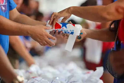 notícia: 'Por Todas Elas' entrega 777 novos óculos a moradores do bairro Curuçambá, em Ananindeua