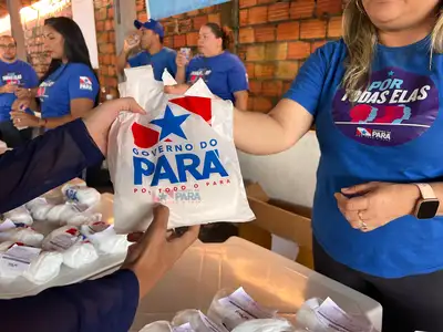 notícia: Estado entrega mais de 900 óculos de grau a moradores do Aurá, em Ananindeua