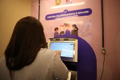 notícia: Estado entrega Totem da Mulher para atender vítimas de violência na Usipaz do Icuí-Guajará