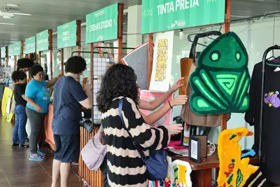 notícia: Empreendedores comercializam moda com inspiração amazônica na Feira do Livro
