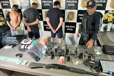 notícia: Polícia Civil prende três pessoas e apreende seis armas de fogo durante operação em Santarém