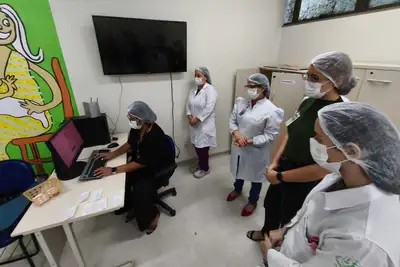 notícia:  Santa Casa dá início à implantação de sistema de rastreamento do leite humano doado para a instituição
