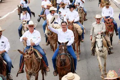notícia: Governador Helder Barbalho participa da Cavalgada que abre a 37ª Expoama, em Marabá