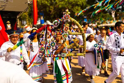 notícia: Ritual de Levantamento dos Mastros abre o Sairé 2025 em Alter do Chão com tradição e fé