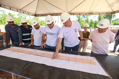 notícia: Governador Helder Barbalho acompanha avanço das obras da ponte sobre o Rio Guamá em São Domingos do Capim