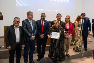 notícia: Nos 50 anos do Sistema Nacional de Emprego, servidora paraense recebe homenagem em Brasília