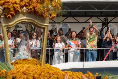 galeria: Traslado - Passagem da santa em frente ao Palácio dos Despachos - Círio 2025