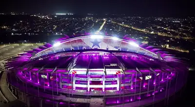 notícia: Governo do Pará ilumina Mangueirão em apoio à campanha Outubro Rosa