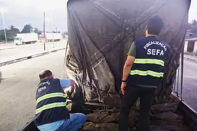 notícia: Fiscais da Sefa apreendem trailer tipo baú, avaliado em R$ 2,2 milhões