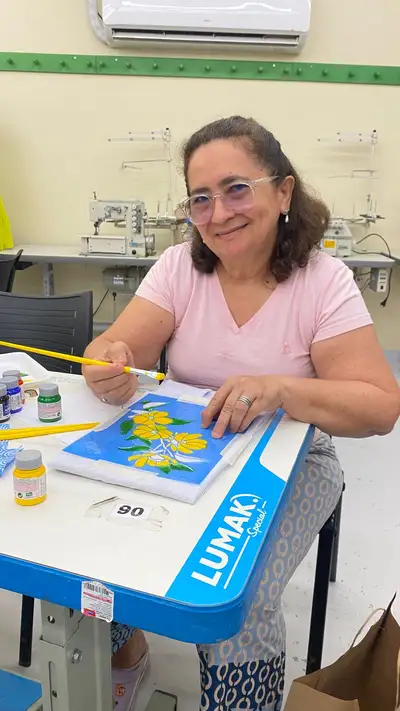 notícia: Sedeme promove oficina de pintura em tecido na Usina da Paz no Icuí-Guajará