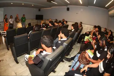 notícia: Estudantes plantam árvores nativas da Amazônia no Parque Estadual do Utinga